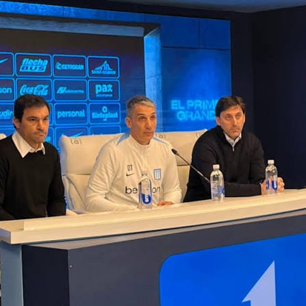 Horas decisivas en Racing: reunión clave de la dirigencia para definir el futuro de Juan Pablo Vojvoda