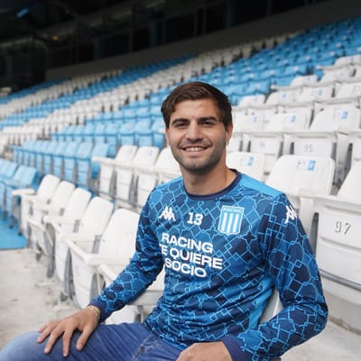 El dilema de Costas: ¿Cómo se rearma Racing sin el "polifuncional" Santiago Sosa?